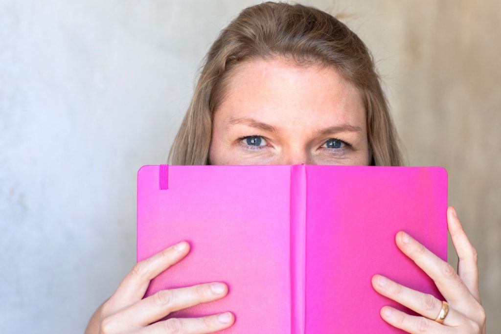 Birgit Kappes Porträt mit Buch